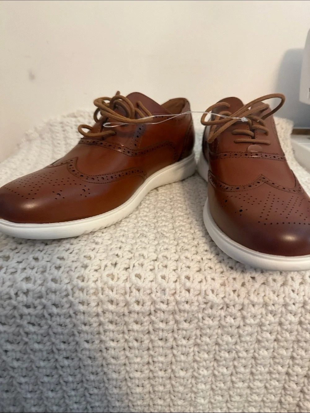 Reaction Kenneth Cole Men's Tan Leather Wingtip Derbys with White Sole size 11.5